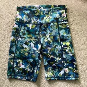 Sweaty Betty sz M multi-color bike shorts